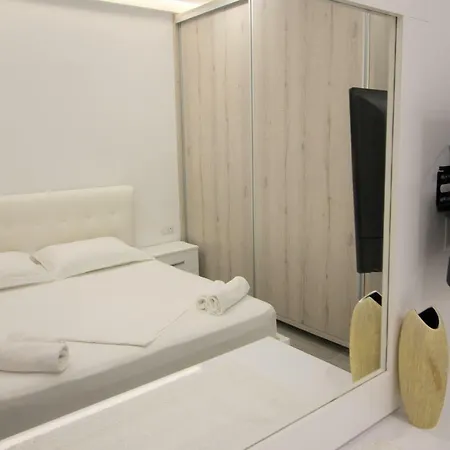 Hotel Edina By Hp Sarandë