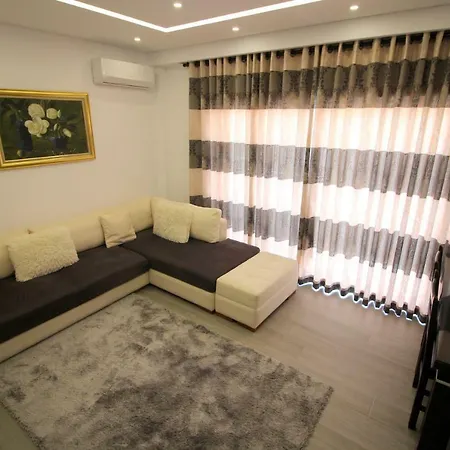 Edina By Hp * Sarandë